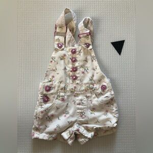 Baby girl|Ivory neutral ditsy floral denim overalls with cute pink buttons••CUTE